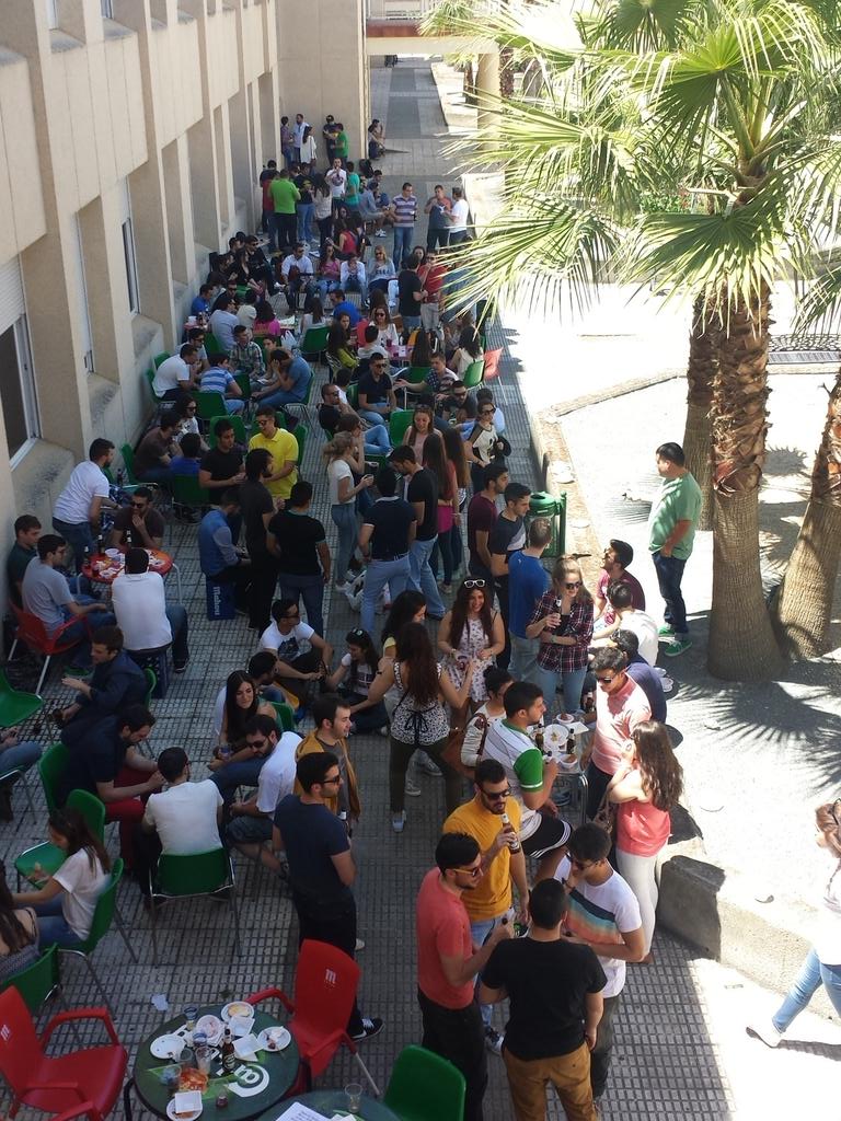 EstudiantesEPCC's tweet photo. Así está la @EPCC_Unex para el festival @TecnicaSound #EPCCweek todo Cáceres a la Politécnica! #SmartPolitechLife http://t.co/bNhJvC5QIG