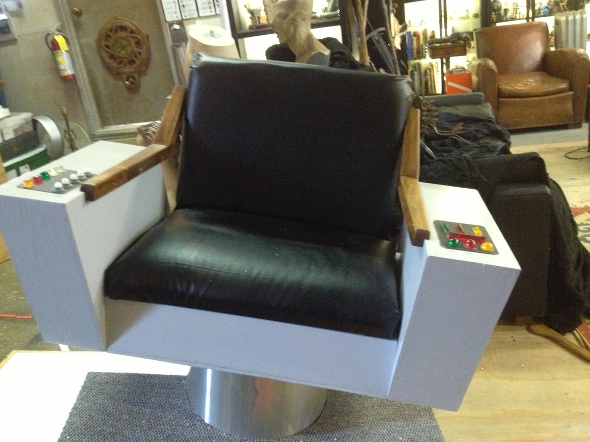 donttrythis's tweet photo. I ordered a @StarTrek #CaptainKirk chair from eBay. It looked like this. So I made my own: http://t.co/4SmbbFCcTb http://t.co/BZg3Rwztsa