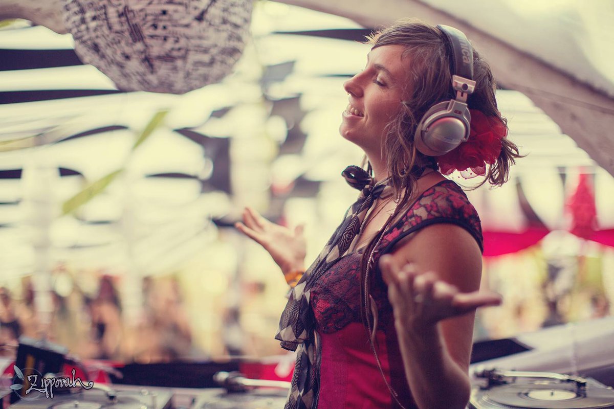 #LightaSound's <a href="/MamaMandai/">Mandai I-Ration</a> joins me <a href="/thekeeferbar/">The Keefer Bar</a> for #DubwiseSundays 3 year this wknd! #YVR facebook.com/events/1036062…