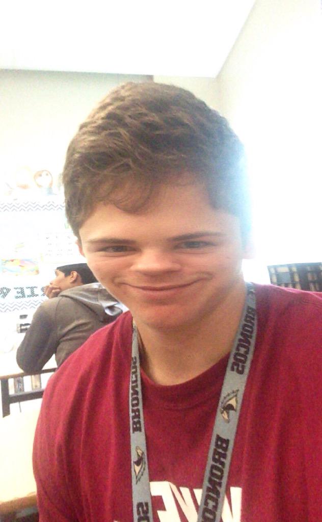 victoriaxcosta's tweet photo. happy birthday crunchie ππ #smallankles http://t.co/mDWTAn9eMo