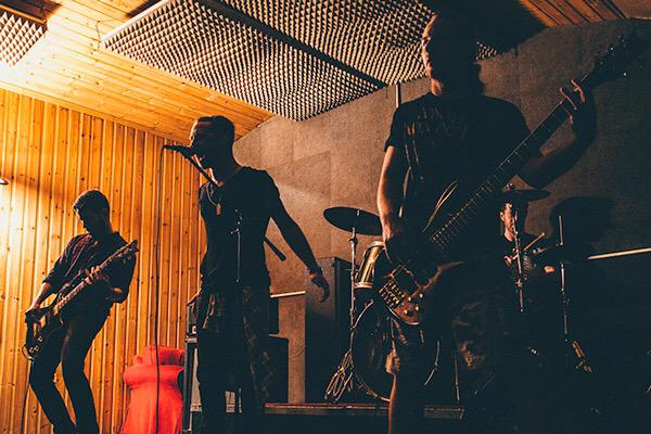 3UnitsofFreedom's tweet photo. The boys are ready for tomoz night at @TotalRocking event The Friday Rock Show! 9pm at Hope &amp; Anchor, Islington... http://t.co/f2cs97JTOI