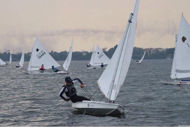 kerry_gillespie's tweet image. Canada's @sailluke Pan Am bound in the Sunfish, one of the boats that makes the games unique. m.thestar.com/#/article/spor…