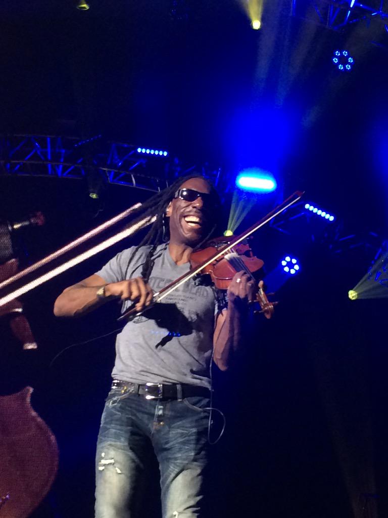 egarmong's tweet photo. @bt_dmb Thank you for an awesome show http://t.co/sq6UvzIhBl