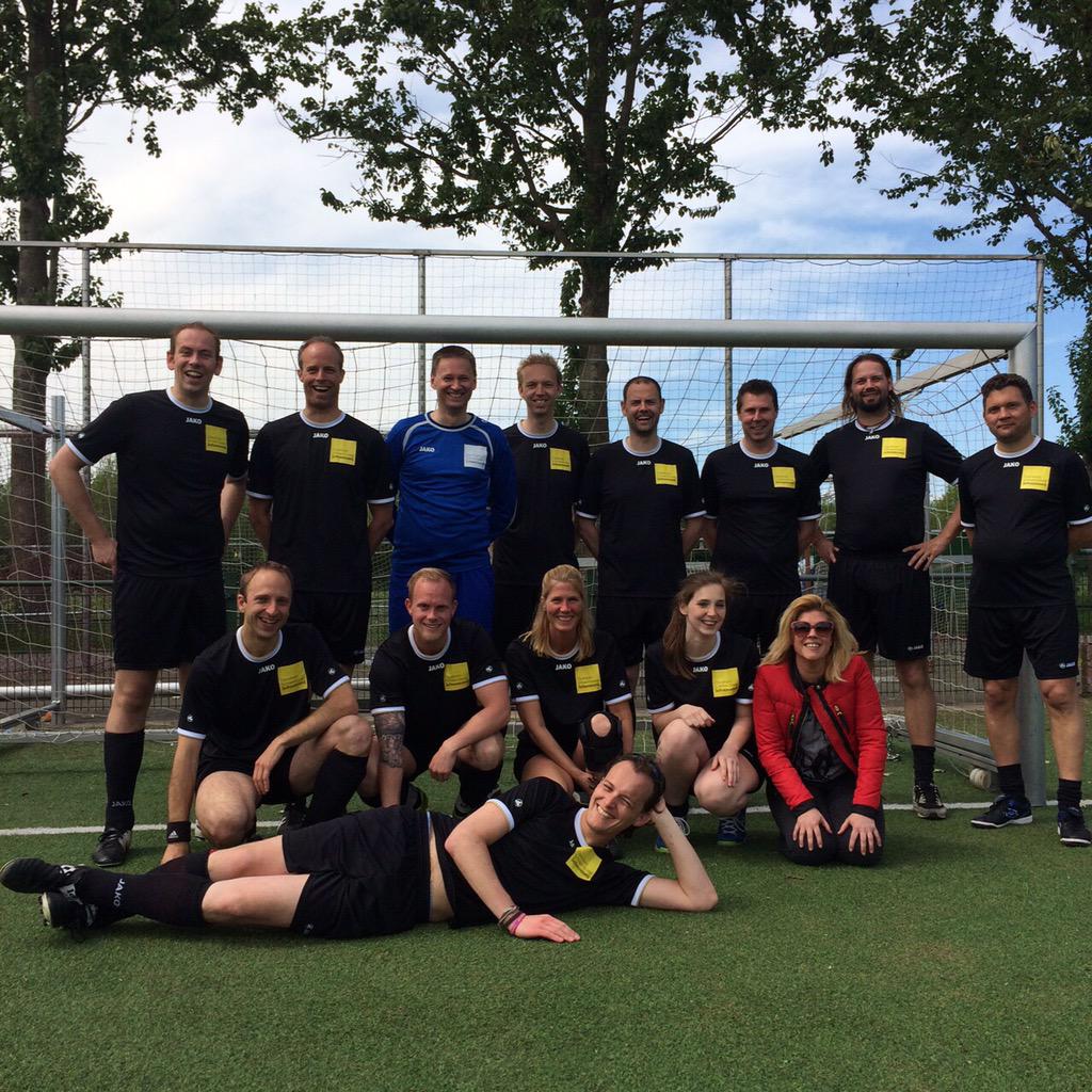 OpenbaarLyceum's tweet photo. Een leuke groep en mooi weer. Alle ingrediënten voor een dagje voetbal waren aanwezig. http://t.co/LGcyLUZXPT