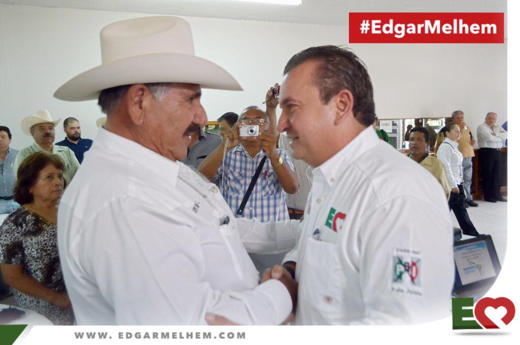 edgarmelhem's tweet photo. Diálogo con módulos de riego  con mis amigos de #RioBravo . Juntos #TrabajandoPorLoQueMasQuieres @cardenasenrique http://t.co/QREtzAXGyX
