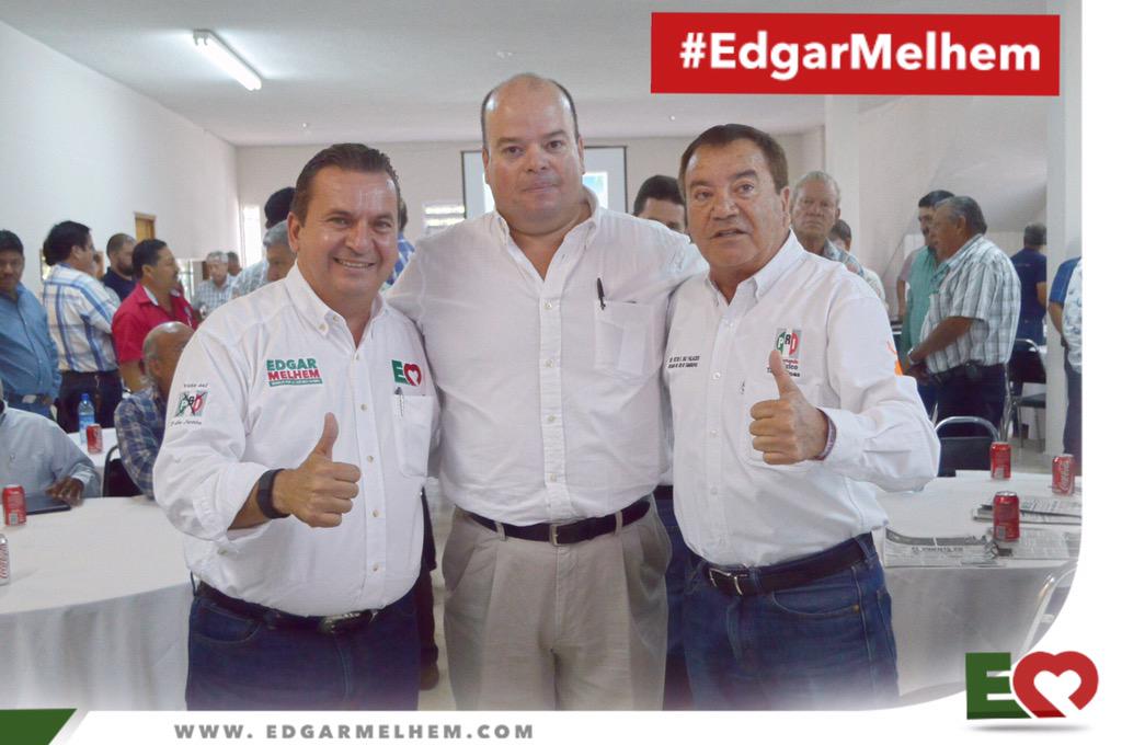 edgarmelhem's tweet photo. Diálogo con módulos de riego  con mis amigos de #RioBravo . Juntos #TrabajandoPorLoQueMasQuieres @cardenasenrique http://t.co/QREtzAXGyX