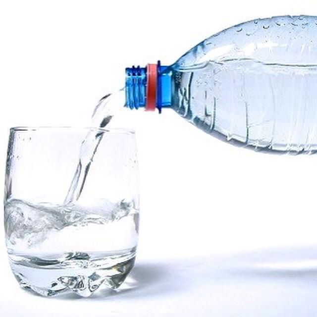 Hellyhansenpty's tweet photo. #HHtips Beber 6 vasos de agua al día sin esperar a tener sed y al margen del agua que se tome en las comidas. http://t.co/wlQc0kZxnw