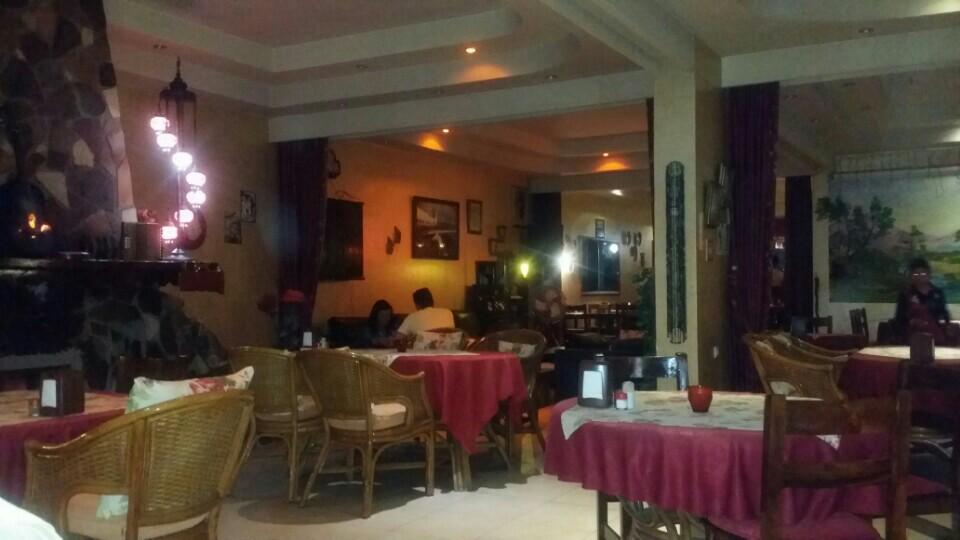 Carachiola's tweet image. Очень приятное заведение. Музыка, интерьер, еда персонал, хозяйка. Есть бильярд. Летняя... swarmapp.com/c/h3CsjoNW8yD