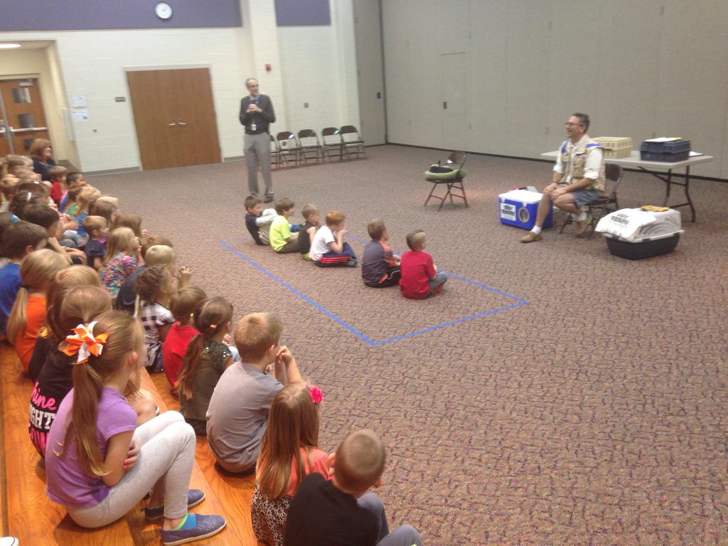 MsHillsKClass's tweet image. Lucky to have Amazon John back at @hhpshuskies #animallearning