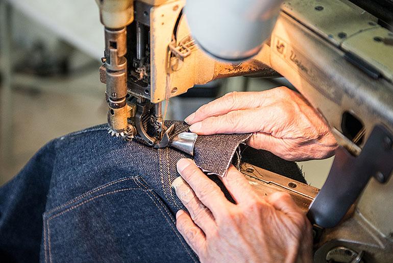 RedMalt_Help's tweet image. Workers’ From Cotton to Jeans Parts V and VI: Patterning and Sewing rawrdenim.com/2015/05/worker… #denim @RawrDenim