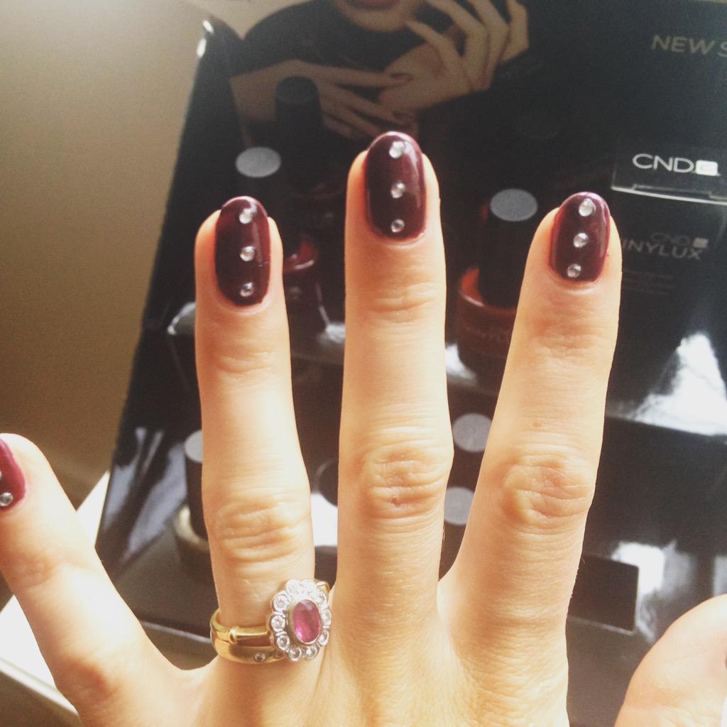 RevivePainswick's tweet photo. Sparkling Nails ⭐️ http://t.co/G3BH8GvLqt
