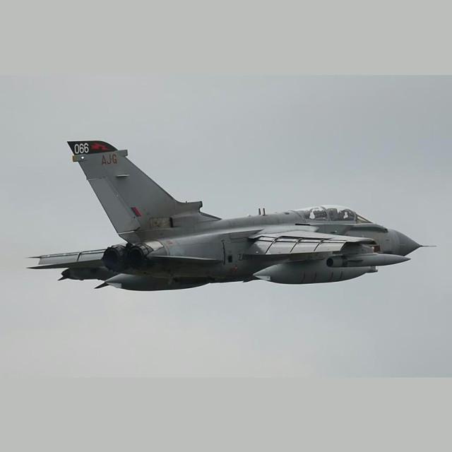 DeltaBravo33's tweet photo. Instagram : by lucas_aviation_photography - Tornado GR4 #avporn #aviationimages #RAF #TornadoGR4 #fastjets #multiro… http://t.co/CyuyZ56Vxi