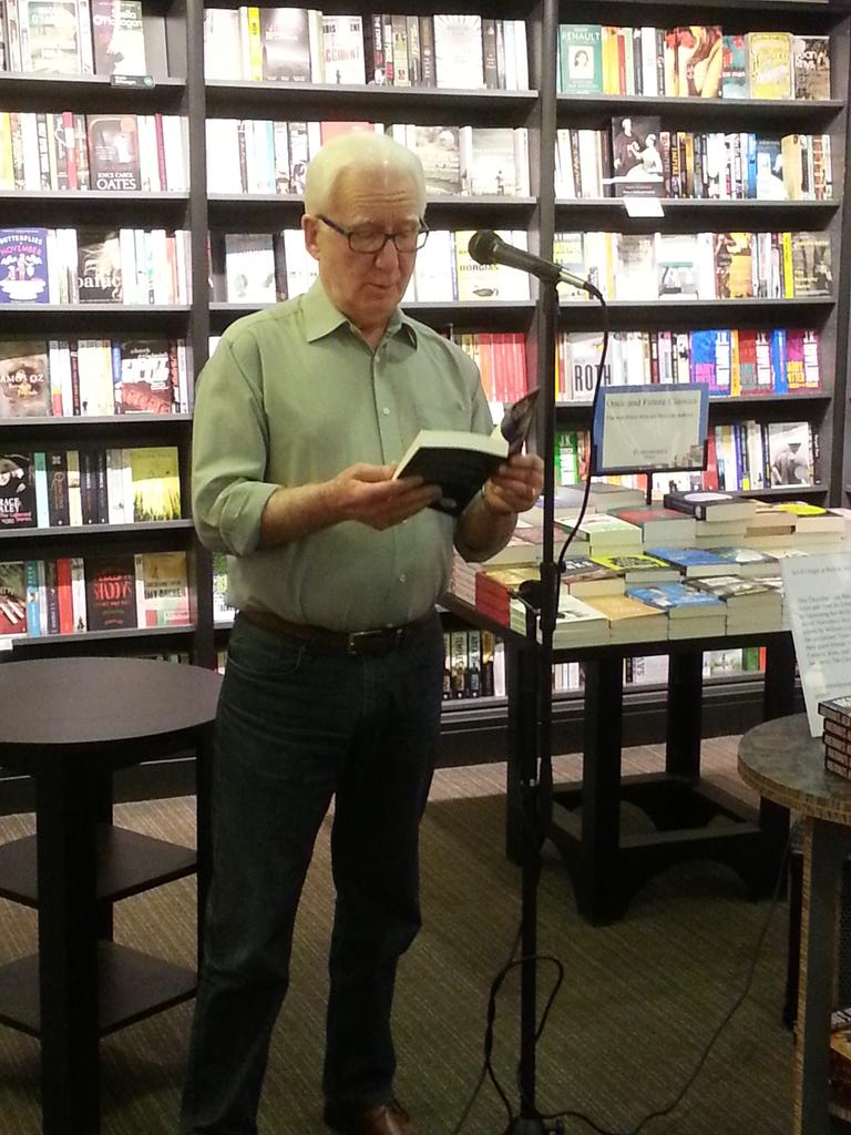 wstonesbelfast's tweet photo. William Long reading from #Timecrack. @joz1812 coming up! #SciFi night. http://t.co/TRPEgKhPnp