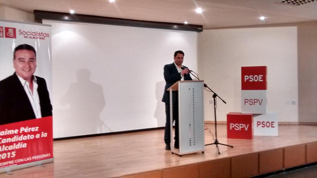 psoe_almoradi's tweet photo. El alcalde de Dolores interviene en el mitin de Almoradí, apoyando a @Jaime68Almoradi #YoConJaime #LoVamosaArreglar http://t.co/CT8aTPq3xv