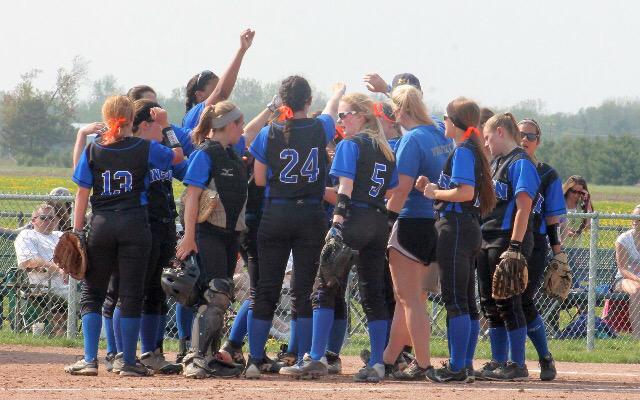 kate_moff's tweet photo. Back to work today with my favorite girls! #BeatMonroe #SplitterSoftball 💪🏼💙 http://t.co/VgC5PO17eV