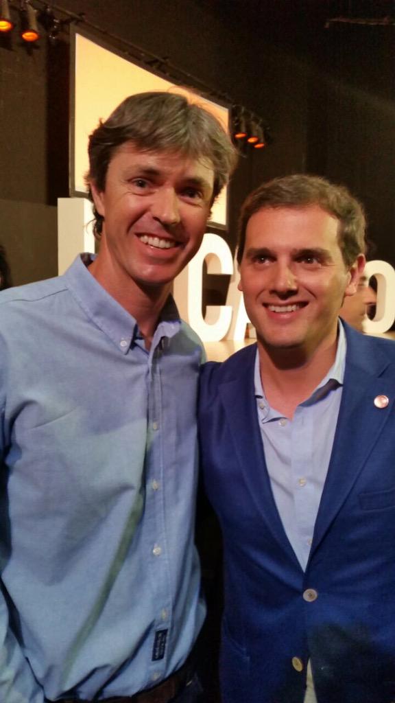 Cs_Alovera's tweet photo. Carlos Maceiras, candidato a la alcaldía de @Cs_Alovera junto @Albert_Rivera en Alcalá de Henares #TourNaranja http://t.co/c6UnYUFEB9