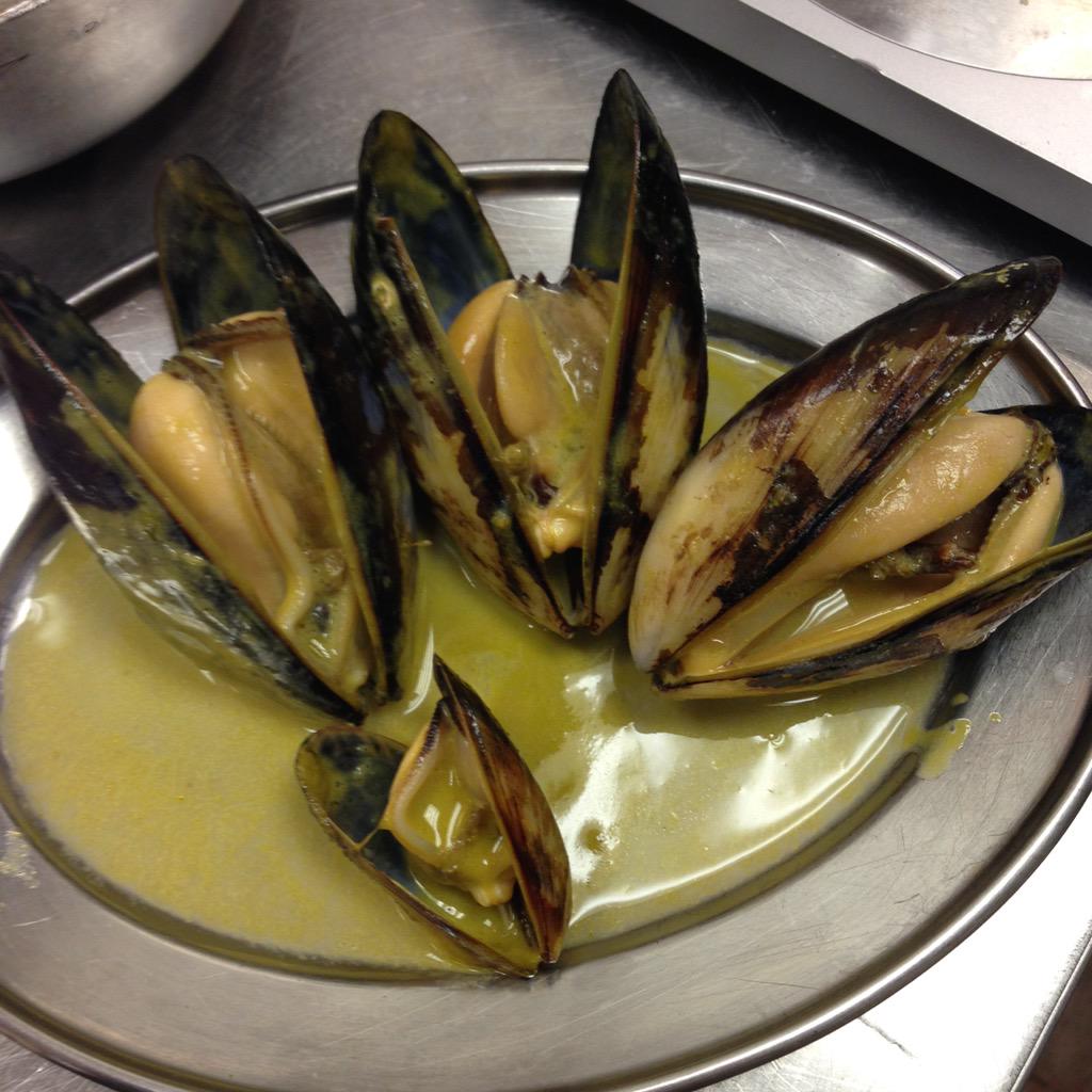 Ryan_Paterson_'s tweet photo. Oocha! Nice big mussels @TheCock_Bull today http://t.co/WOAkBCmCra