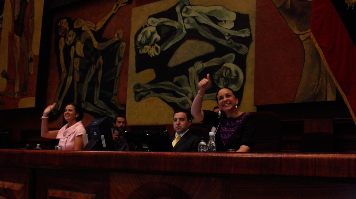 AsambleaEcuador's tweet photo. .@GabrielaEsPais es reelecta presidenta de la Asamblea Nacional  #EleccionParlamentaria http://t.co/OM8GpP9tcU http://t.co/uou98Aag1u