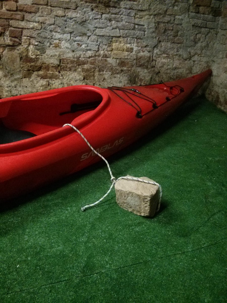 VeniceByWater's tweet photo. #solutions to the #HIGHTIDE 
#Welcome #spring insomma

#OnlyinVenice #kayak #kayaking #venice http://t.co/4iEP4ST9l0