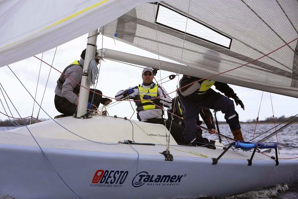 LankhorstT's tweet photo. Van Uden Regatta 2015 met "onze" Chris aan het roer van de door @BestoRedding en @Talamex gesponsorde boot http://t.co/CxMF2XcVz2