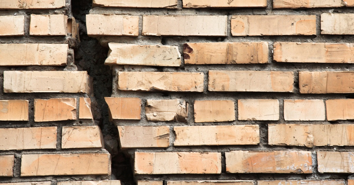 CFMInsurance's tweet photo. Don't let a small problem become a huge mistake. 7 repairs  you shouldn't delay: https://t.co/jA4EXwaHFL http://t.co/syU0Dge5nR