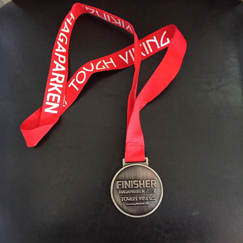 Alottasquid's tweet photo. Målgången på #Toughviking2015 Bland det roligaste jag gjort! #10000volt #crossfit #obstacletraining #medal http://t.co/RupThd3kDI