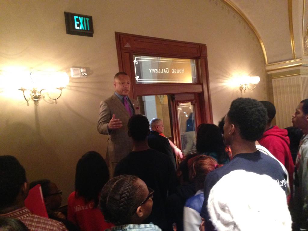flo_agustin's tweet photo. @RepKenDunkin speaking with @MikvaChallenge Hope HS students #youthvoice #realchiyouth http://t.co/jZhDVbbYRy