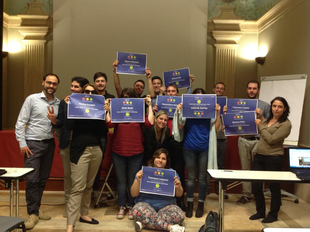 dolabschool's tweet photo. Quando i Dolabber ricevono gli attestati di fine corso è sempre una gran festa👏👏👏 #DoLabMonitoring http://t.co/qaiJeOUvVN
