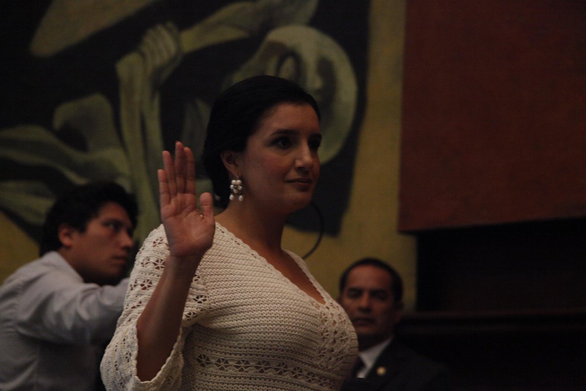 AsambleaEcuador's tweet photo. .@alvaradorosana ratificada Primera Vicepresidenta de la Legislatura #ElecciónParlamentaria http://t.co/yonp4uvigC http://t.co/0D4mHef6S3