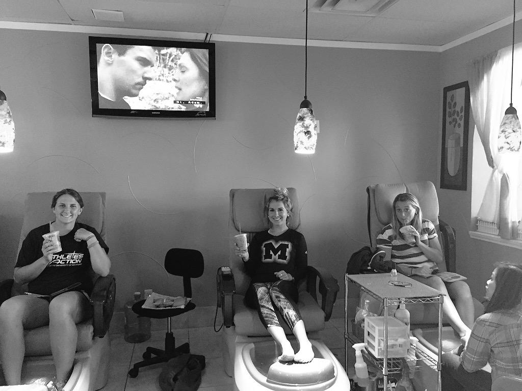 kristenabolden's tweet photo. Nothing like Starbucks and pedicures @umichtennis @bananimal_w @BrokeBlender ๐๐ผ #pamperplease http://t.co/CjtY2fpY4R