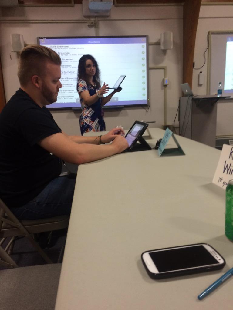 22MThompson's tweet photo. Kendra sharing 30 Hands app with JCLEAD #jclead http://t.co/HFscfFdqLY