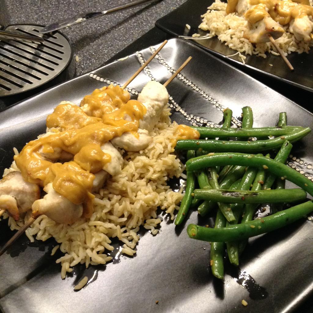 Chicken satay skewers with garlic beans #healthyeating #freshfood