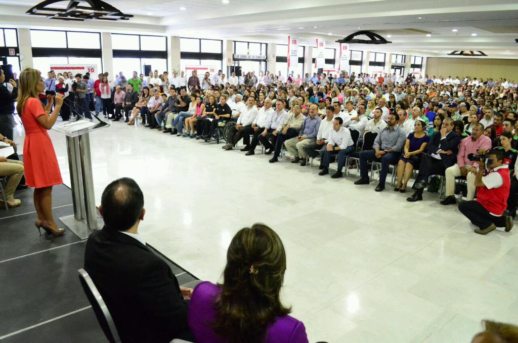 ClaudiaPavlovic's tweet photo. Vamos por un Sonora líder en educación para cerrar el paso a la marginación y la desigualdad #sonorade10 http://t.co/EM1qtrs8QL