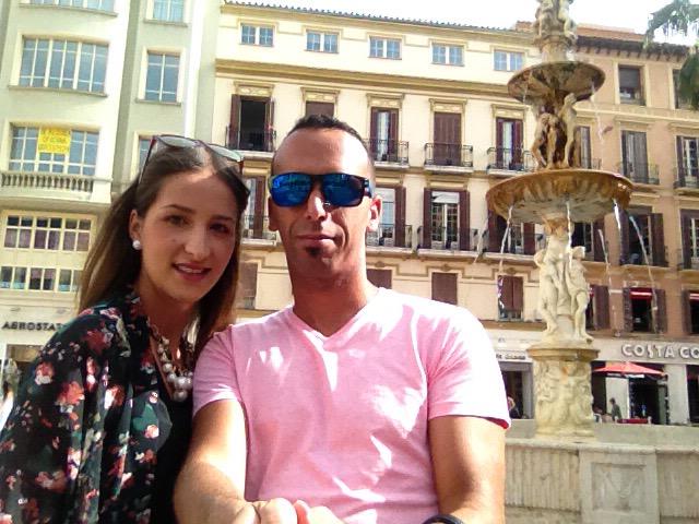 BudaDeejay's tweet photo. Buena tarde en #Malaga con @Gustosa93 http://t.co/5XCEsLn1Dh