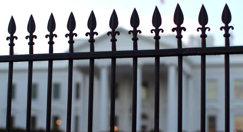 3DRobotics's tweet photo. Man Arrested at White House for Flying Drone. (Again.)
Story, analysis &amp; discussion here: http://t.co/IXEUfmEqq9 http://t.co/ezsuUhHuTk