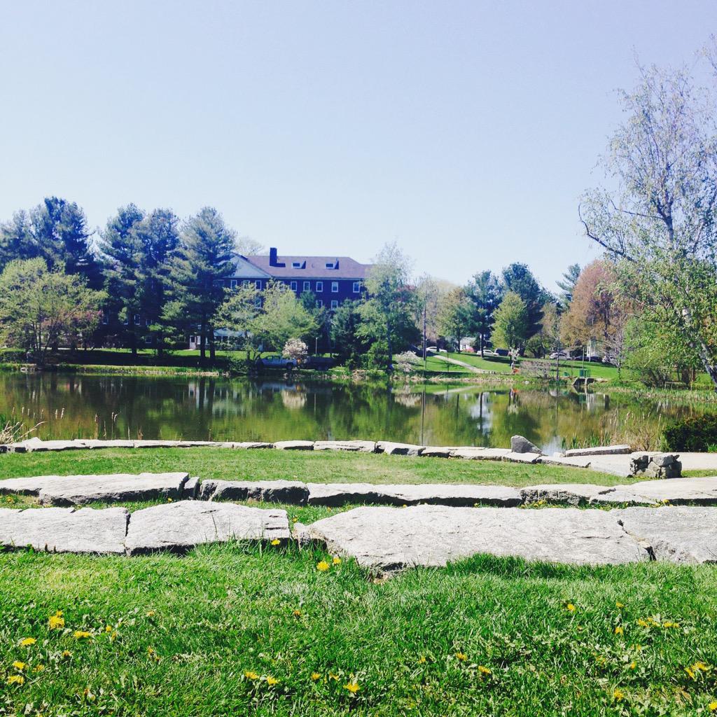BobcatKatrina's tweet photo. what a pretty lil puddle #batescollege #thepuddle #lakeandrews http://t.co/44XJkcwsGM