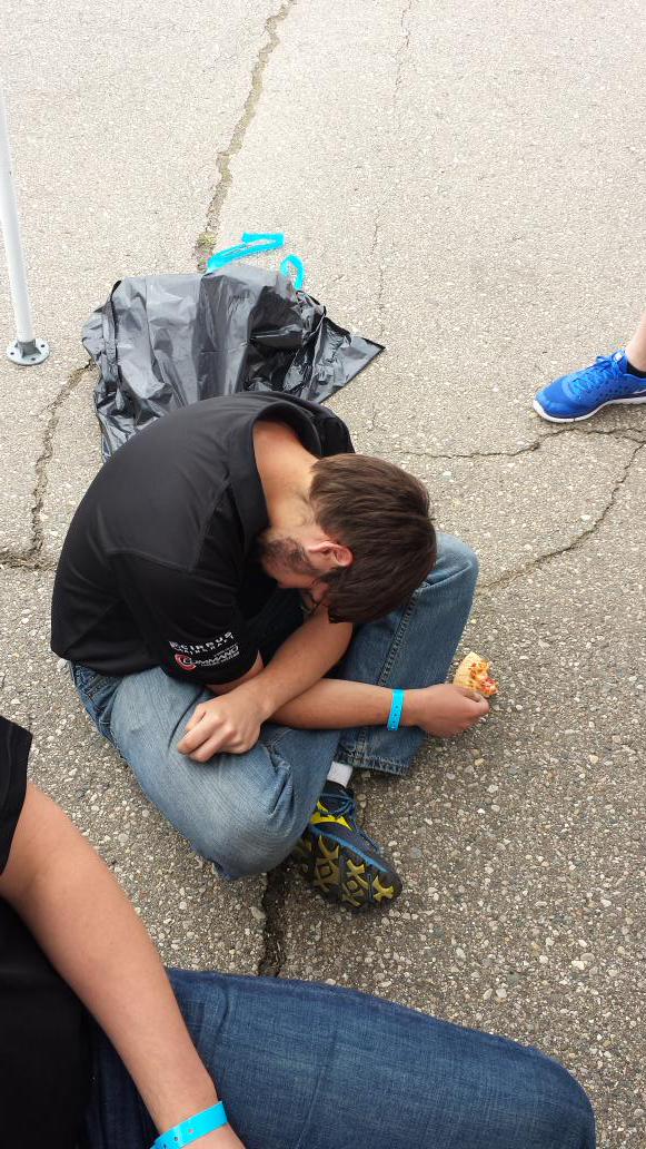 umnFSAE's tweet photo. Don't believe anyone who says track days are easy. #FSAEMICHIGAN http://t.co/NWBHC1oZoP