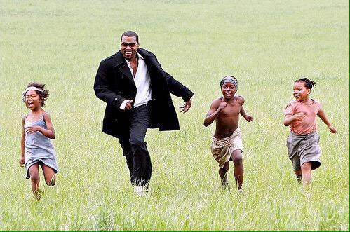 LifeOfKanye's tweet photo. Kanye running through the 6 http://t.co/E0Taj9ztci