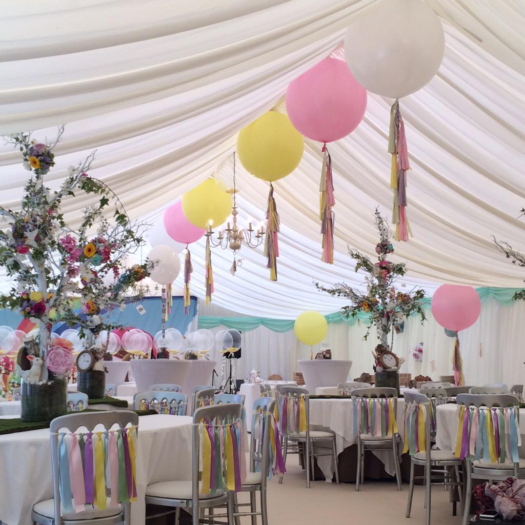 Good evening #bridehour any brides out there having these candy pastel colours on their day?! #balloons #pastels