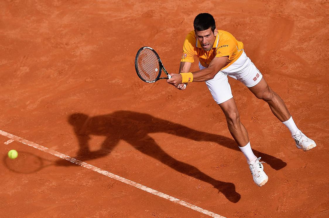 Novak Djokovic concede un set ma approda ai quarti di finale degli Internazionali d'Italia