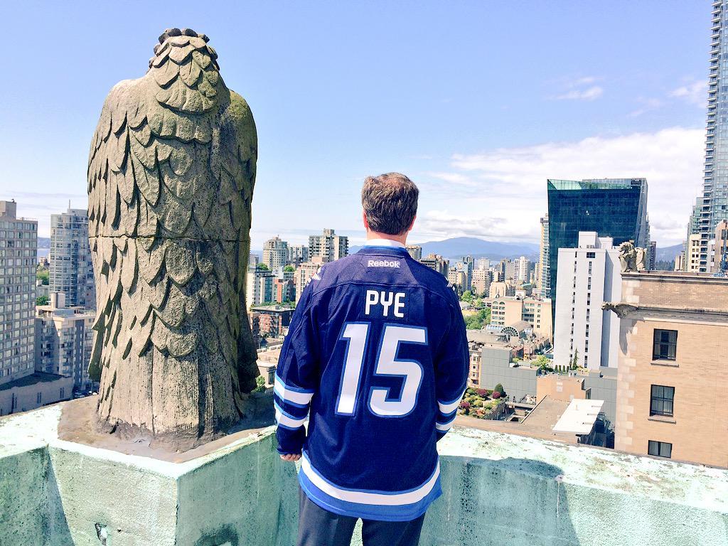 MJPye's tweet photo. The clouds are moving off....next year, clear sky for the Jets all the way to the Cup. #WinnipegJets #NHL #hotelvan! http://t.co/e8Ic62AWzp