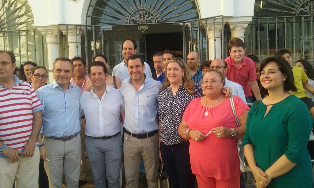 antoniomanuelp's tweet photo. @JuanMa_Moreno nos ha visitado hoy y ha pasado bonitos momentos con los sanluqueños http://t.co/5ZfJUvmifc