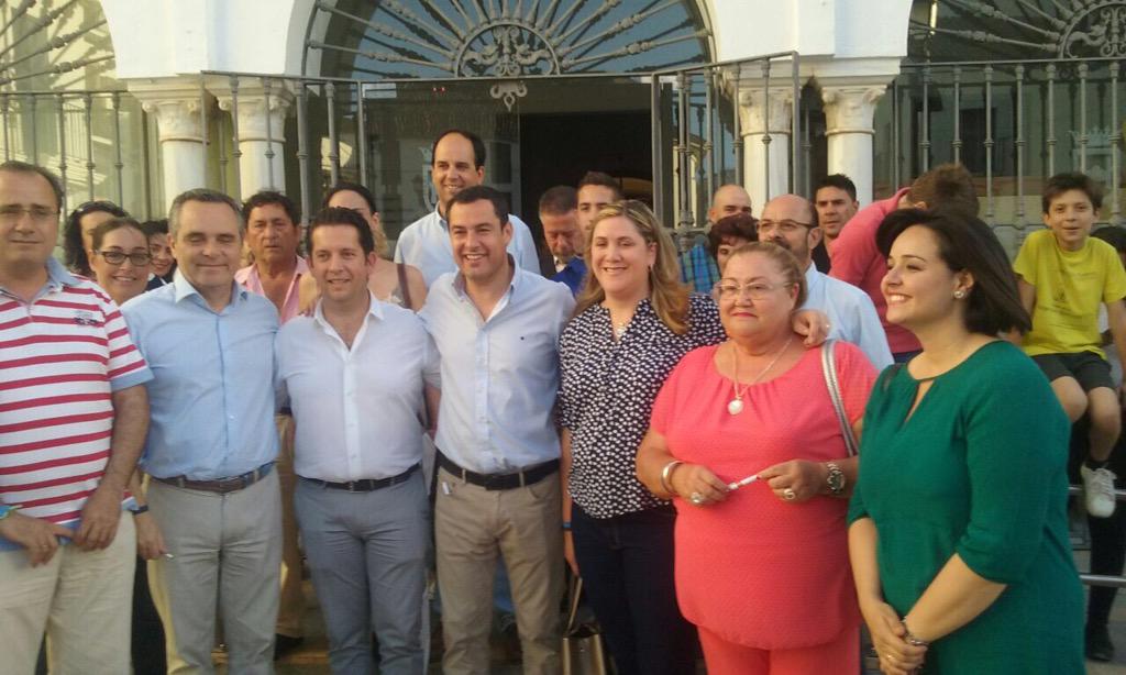 antoniomanuelp's tweet photo. El presidente del @PPdeSevilla @juanbuenopp ha respaldado el programa de gobierno para Sanlucar http://t.co/SaWbNLWDgF