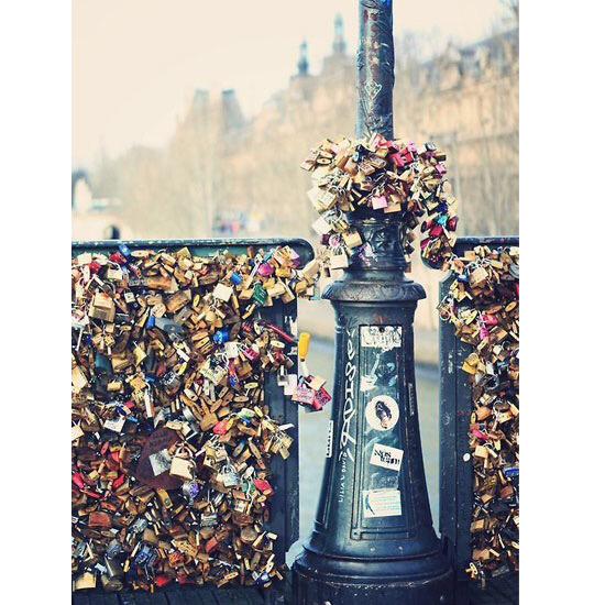 CharmedCircle's tweet photo. A favorite place for obvious reasons #wanderlust #paris http://t.co/uREOdfbsrb
