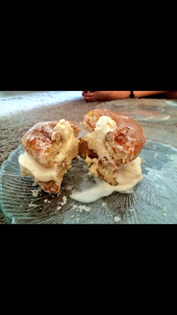 FoodPorn on Twitter "Krispy Kreme doughnut ice cream sandwich. http