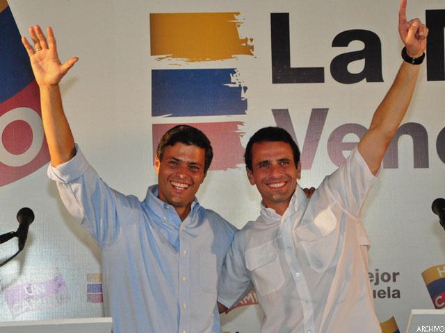 Laiguanatv's tweet image. ¿Juraron ser neonazis en programa de RCTV? Capriles y Leopoldo envueltos en escándalo ow.ly/MF4na   &amp;gt;