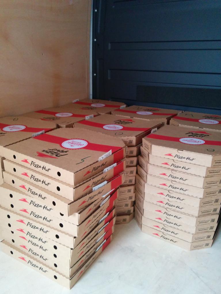 OpenduWeb's tweet photo. Tenez bon, les pizzas arrivent :) #ODW5 http://t.co/QIAke3LnFu