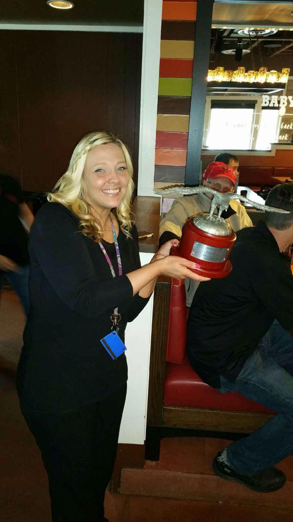 FiscusRyan's tweet photo. @Chilis Congrats to Hayley Snoke for 10 years of service #todayschilis #ChilisCarlisle http://t.co/R7BtNWVvYT