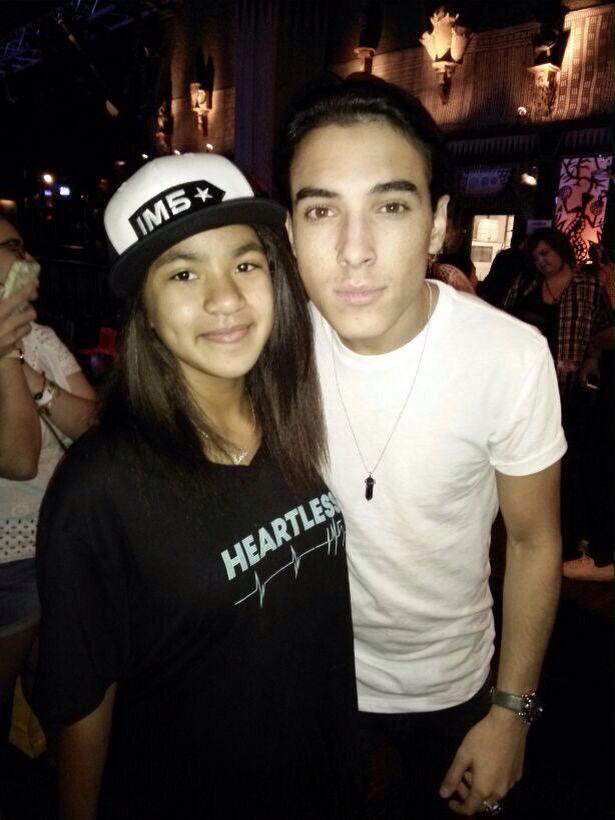 5ermania's tweet photo. Heyy today is Lena's ( @5ertopia ) birthday!! Can you wish her a happy birthday!? PLEASE!!!!🙏🏻🙏🏻 @IM5band #IM5totheUK http://t.co/OhCObQ0zNu