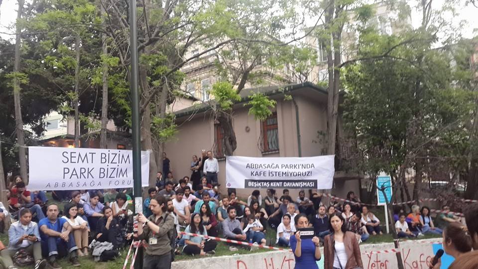 Beşiktaş Abbasağa parkında "Semt bizim, park bizim" diyerek forum gerçekleşiyor